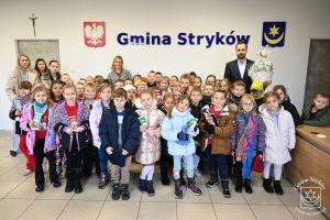 Uczniowie SP 2 z przedświąteczną wizytą u Burmistrza Strykowa