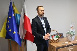 Uczniowie SP 2 z przedświąteczną wizytą u Burmistrza Strykowa