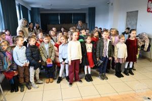 Uczniowie SP 2 z przedświąteczną wizytą u Burmistrza Strykowa