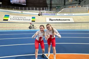 Wychowanki LUKS Dwójka Progroup Danielo Stryków i mieszkanki Gminy Stryków, Magdalena Ciołek i Kinga Pietrasik