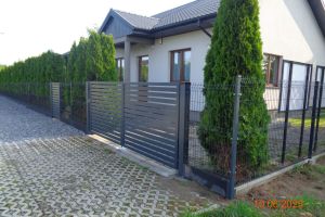 Brama w sołectwie Wyskoki