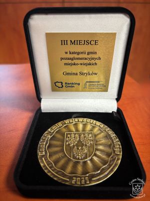 Pamiątkowy medal III miejsce Gminy Stryków w Rankingu Gmin Województwa Łódzkiego 2025