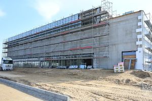 Budowa hali sportowej w ramach inwestycji Centrum Rozwoju Strykowa, marzec 2026