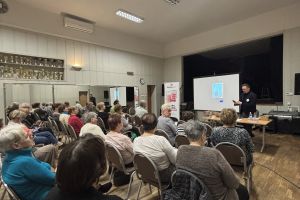 Zajęcia "Polub się z chatem GPT" w ramach Strykowskiej Akademii Seniora