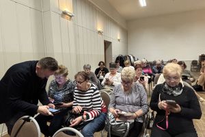 Zajęcia "Polub się z chatem GPT" w ramach Strykowskiej Akademii Seniora