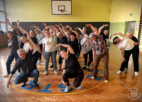 Grupa taneczna SAS wraz z instruktorką Olgą Płóciennikowską