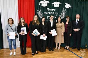 Zakończenie szkoły przez maturzystów w Zespole Szkół nr 1  Bratoszewicach