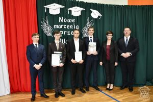 Zakończenie szkoły przez maturzystów w Zespole Szkół nr 1  Bratoszewicach