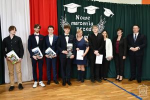 Zakończenie szkoły przez maturzystów w Zespole Szkół nr 1  Bratoszewicach