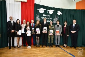 Zakończenie szkoły przez maturzystów w Zespole Szkół nr 1  Bratoszewicach