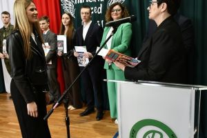 Zakończenie szkoły przez maturzystów w Zespole Szkół nr 1  Bratoszewicach