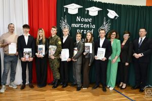 Zakończenie szkoły przez maturzystów w Zespole Szkół nr 1  Bratoszewicach