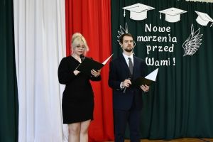Zakończenie szkoły przez maturzystów w Zespole Szkół nr 1  Bratoszewicach