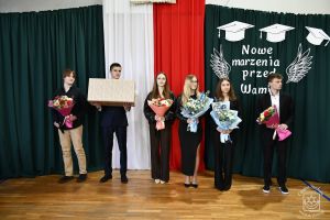 Zakończenie szkoły przez maturzystów w Zespole Szkół nr 1  Bratoszewicach
