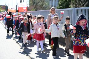 Pochód majowy SP nr 1 i SP nr 2 pod Pomnik Niepodległości -2026 r.
