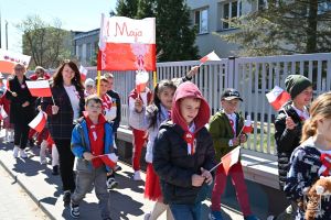 Pochód majowy SP nr 1 i SP nr 2 pod Pomnik Niepodległości -2026 r.