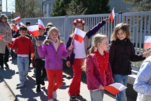 Pochód majowy SP nr 1 i SP nr 2 pod Pomnik Niepodległości -2026 r.