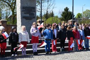 Pochód majowy SP nr 1 i SP nr 2 pod Pomnik Niepodległości -2026 r.
