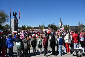 Pochód majowy SP nr 1 i SP nr 2 pod Pomnik Niepodległości -2026 r.