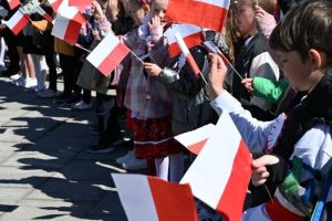 Pochód majowy SP nr 1 i SP nr 2 pod Pomnik Niepodległości -2026 r.