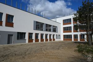 Budowa szkoły podstawowej w ramach inwestycji Centrum Rozwoju Strykowa, kwiecień 2026