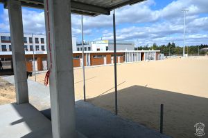 Budowa boiska wielofunkcyjnego w ramach inwestycji Centrum Rozwoju Strykowa, kwiecień 2026