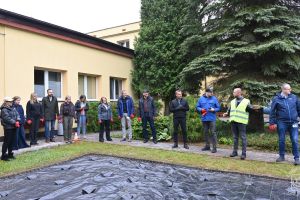 Nasadzenia w SP Dobra w ramach akcji "Odpowiedzialne SEGRO"