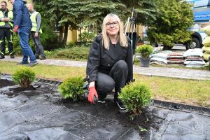 Nasadzenia w SP Dobra w ramach akcji "Odpowiedzialne SEGRO"