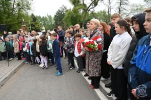 Odsłonięcie tablicy pamiątkowej w Niesułkowie - 08.05.2026 r. - galeria zdjęć