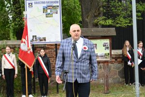 Odsłonięcie tablicy pamiątkowej w Niesułkowie - 08.05.2026 r. - galeria zdjęć