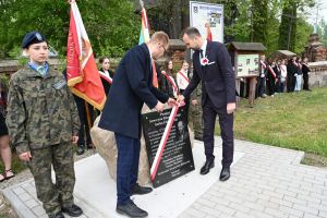 Odsłonięcie tablicy pamiątkowej w Niesułkowie - 08.05.2026 r. - galeria zdjęć