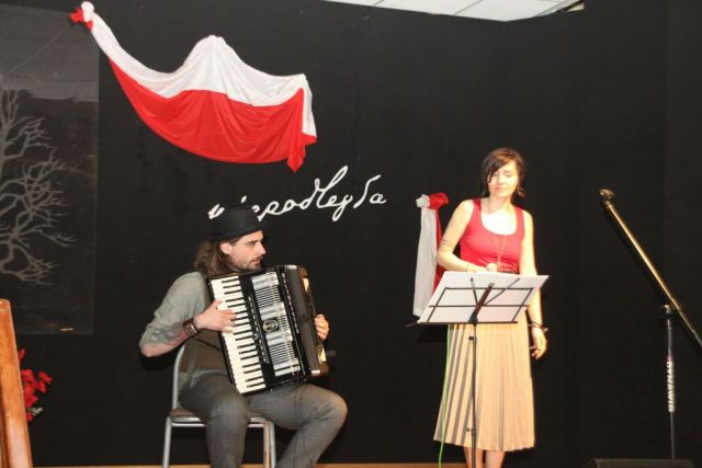 21 kwietnia na sali widowiskowej Domu Kultury w Strykowie odbył się koncert zespołu „Terefere”.