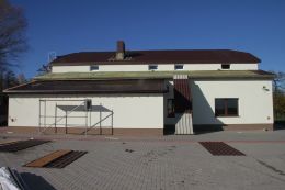 Budynek Świetlicy Wiejskiej we Wrzasku w trakcie termomodernizacji