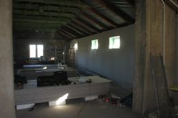 Budynek Świetlicy Wiejskiej we Wrzasku w trakcie termomodernizacji