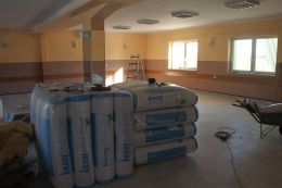 Budynek Świetlicy Wiejskiej we Wrzasku w trakcie termomodernizacji