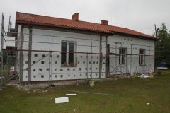 Budynek Świetlicy Wiejskiej w Woli Błędowej w trakcie termomodernizacji