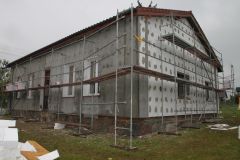 Budynek Świetlicy Wiejskiej w Woli Błędowej w trakcie termomodernizacji