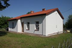 Budynek Świetlicy Wiejskiej w Woli Błędowej w trakcie termomodernizacji