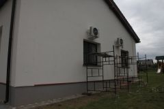 Budynek Świetlicy Wiejskiej w Woli Błędowej w trakcie termomodernizacji