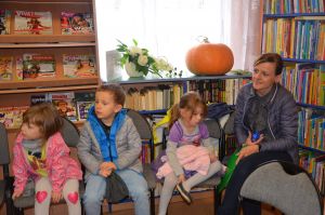 Lekcja biblioteczna, w zajęciach wzięły udział dzieci z Przedszkola Sióstr Służebniczek