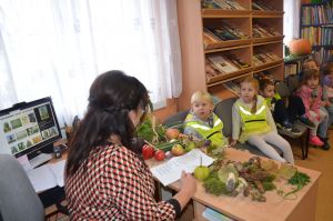 Lekcja biblioteczna, w zajęciach wzięły udział dzieci z Przedszkola Sióstr Służebniczek