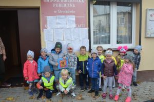 Lekcja biblioteczna, w zajęciach wzięły udział dzieci z Przedszkola Sióstr Służebniczek