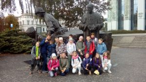 Uczniowie klas V-VIII Szkoły Podstawowej w Koźlu udali się na wycieczkę do Warszawy
