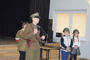 Lekcja historii w ramach obchodów 101 rocznicy odzyskania niepodległości przez Polskę.