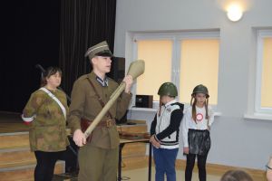 Lekcja historii w ramach obchodów 101 rocznicy odzyskania niepodległości przez Polskę.