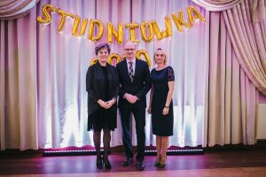 Studniówka uczniów Zespołu Szkół Nr 1 w Bratoszewicach odbyła się w sali balowej "U Rejenta" w Głownie.