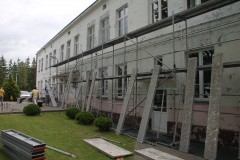 Budynek szkoły Podstawowej w Niesułkowie w trakcie...