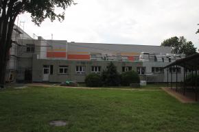 Budynek Szkoły Podstawowej w Bratoszewicach w trakcie...