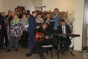 Wigilia Samorządowców 2018 - zdjęcie przedstawia strykowskich samorządowców, burmistrza, radnych, sołtysów podczas wigilii.