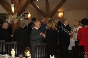 Wigilia Samorządowców 2018 - zdjęcie przedstawia strykowskich samorządowców, burmistrza, radnych, sołtysów podczas wigilii.